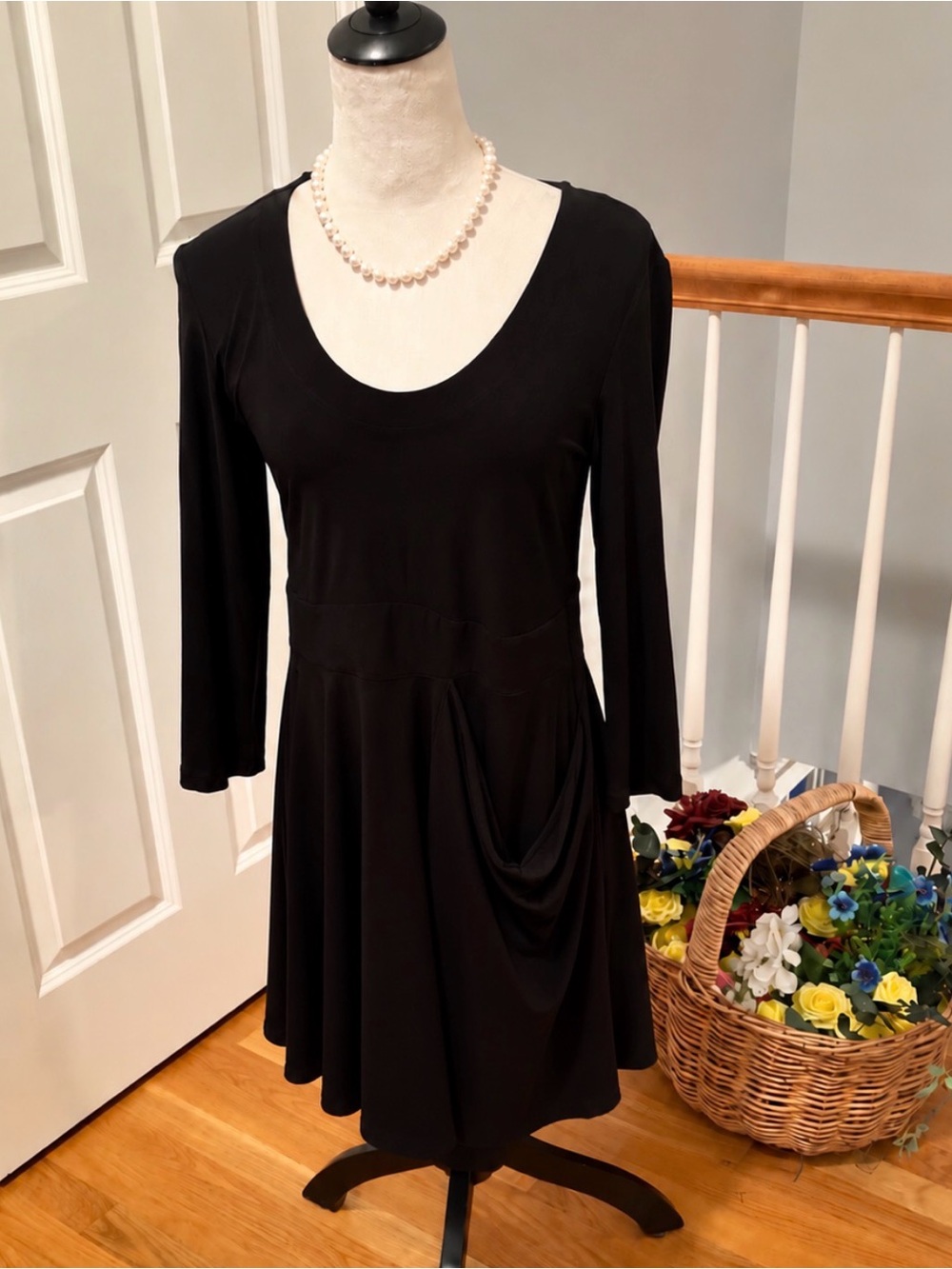 Couture Entrata Black Long-Sleeve Scoop Neck Dress. Size MM